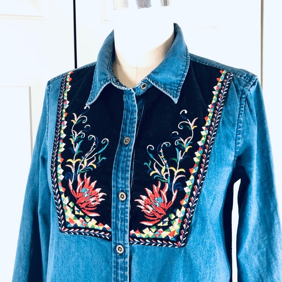 Holding Horses Anthro Embroidered Button Down Blue Denim Shirt Size 4 - Picture 4 of 10